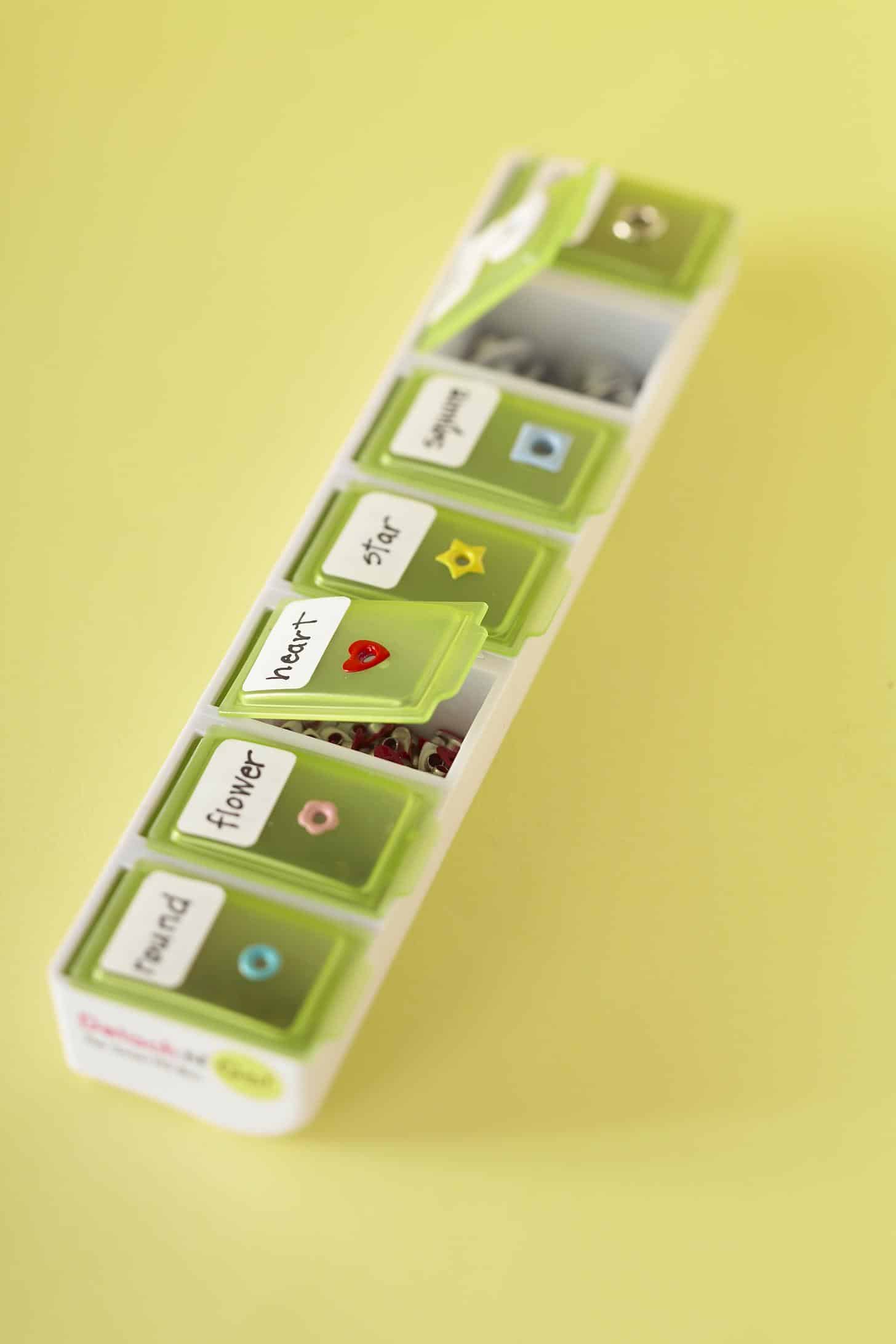 Use a pillbox to organize your small scrapbook supplies 0597d3b8dfb0c6f754e70080ae3f57bb95f4fd92