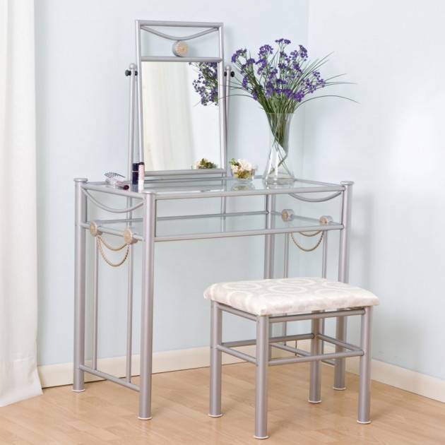 10 Charming Vintage Makeup Dresser Ideas