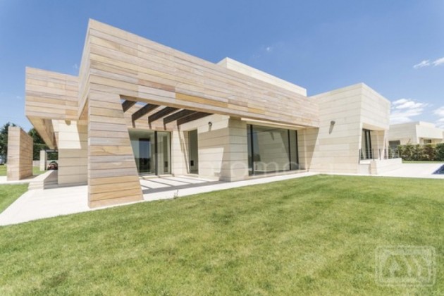 7 Impeccable Luxury Villas Located in La Finca, North West Madrid
