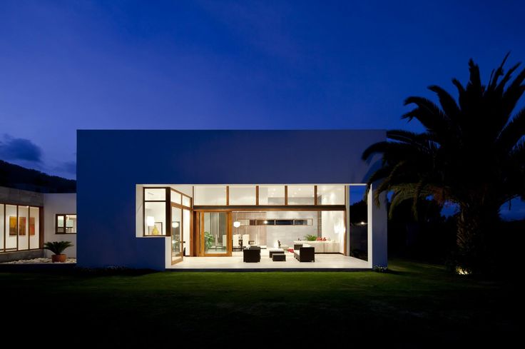 10 Fascinating Contemporary Houses That Abound With Elegance and Refinement