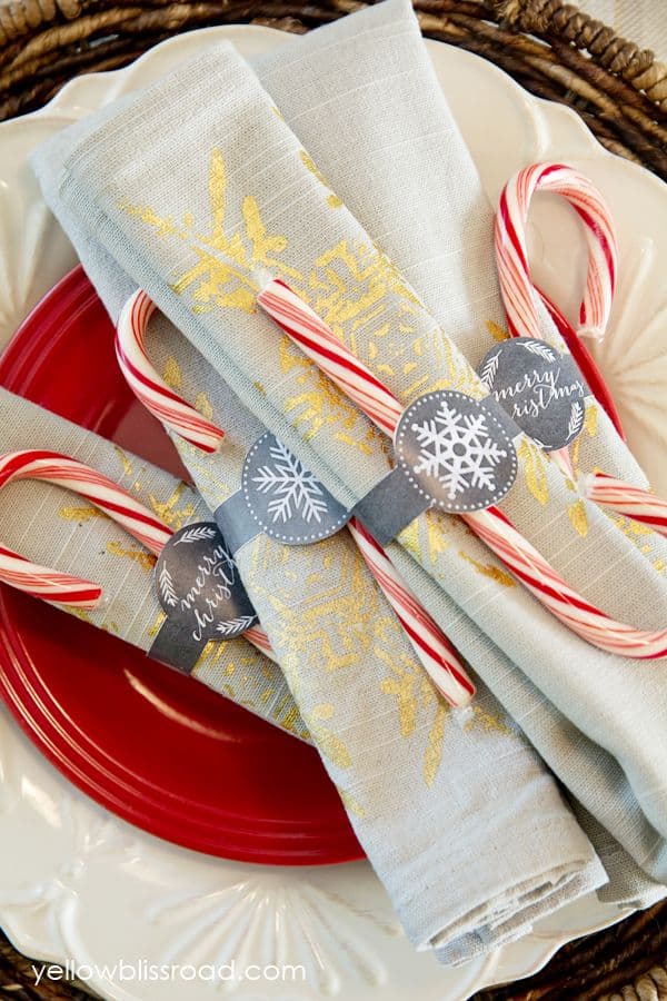 17 Fascinating DIY Christmas Napkin Holders To Add a Festive Touch To