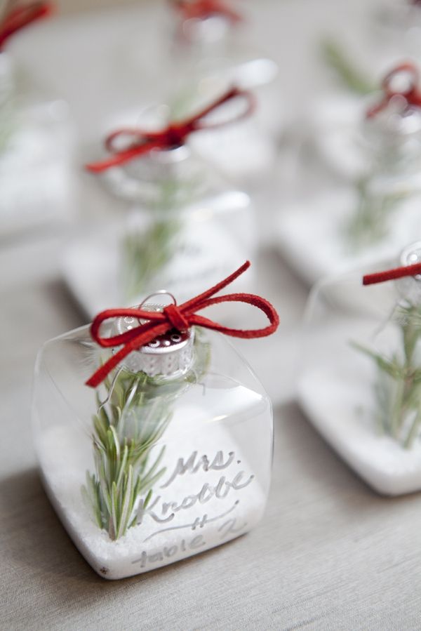 17 Lovely & Budget Friendly DIY Christmas Place Cards