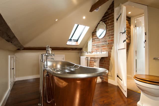 17 Magnificent Attic Bathroom Design Ideas For Your Private Haven 14