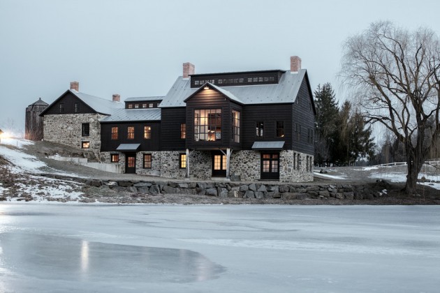 15 Aesthetic Farmhouse Exterior Designs Showing The Luxury Side Of The Countryside
