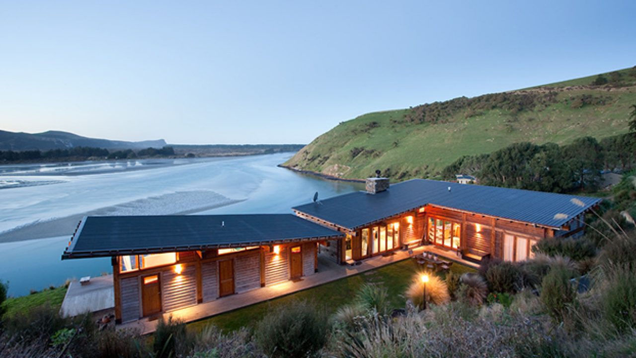 18 Superb Coastal Home Exterior Designs For The Beach Lovers