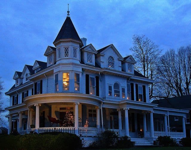 15 Impressive Victorian House Designs That Abound With Elegance 15