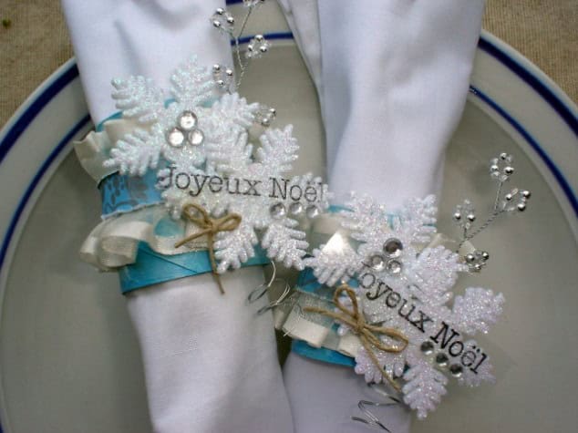 17 Fascinating DIY Christmas Napkin Holders To Add a Festive Touch To Your Table 17