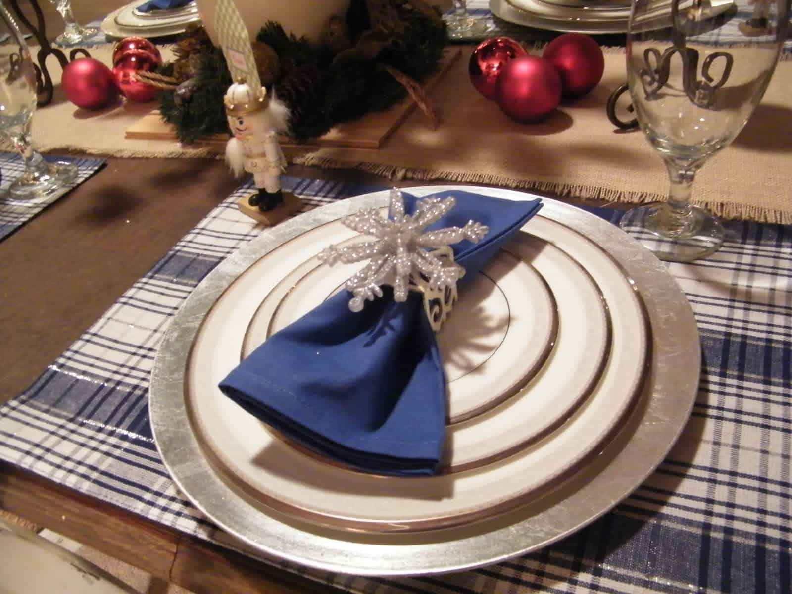 17 Fascinating DIY Christmas Napkin Holders To Add a Festive Touch To