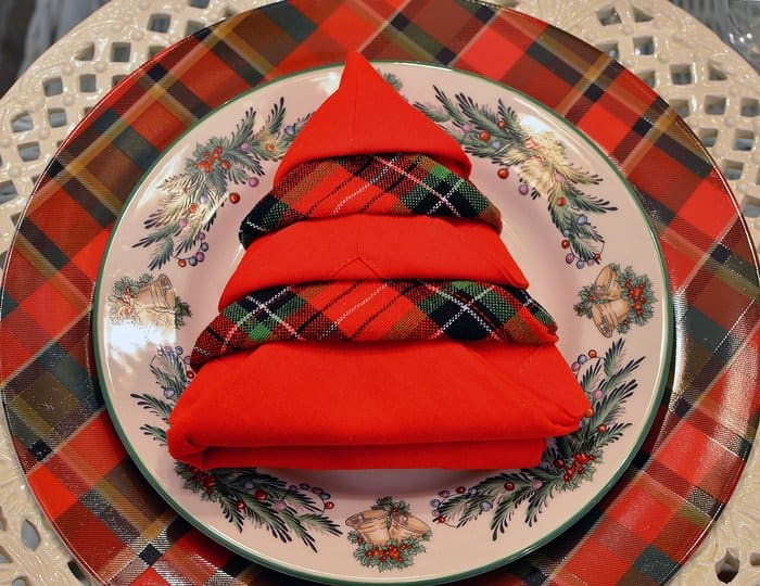 17 Fascinating DIY Christmas Napkin Holders To Add a Festive Touch To