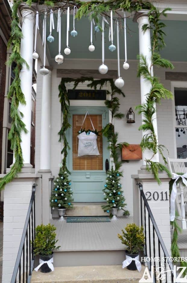 18 Most Striking DIY Christmas  Porch  Decorations That Will 