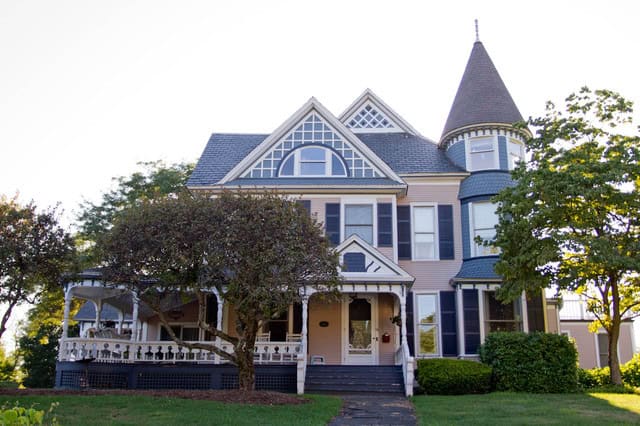 15 Impressive Victorian House Designs That Abound With Elegance 9