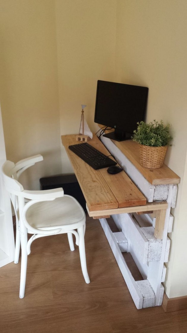 16 Practical DIY Desks For Your Home Office