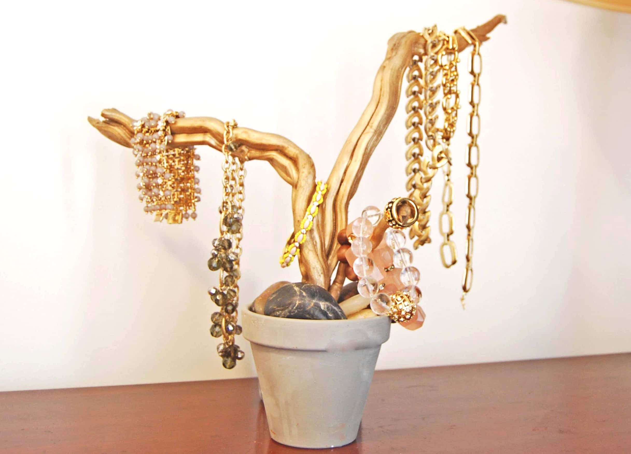 20 Most Functional DIY Jewelry Storage Design Ideas To Stop The Mess In Your Home 15