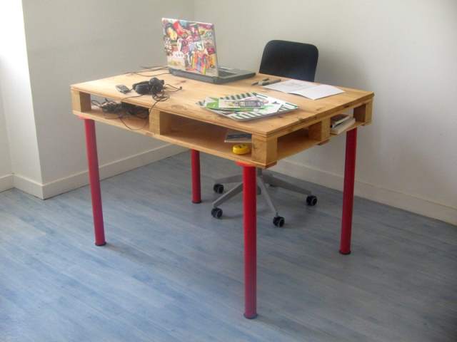 16 Practical DIY Desks For Your Home Office 16