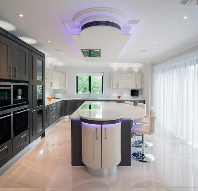 17 Delightful Kitchen Ideas With Curved Island Design 7
