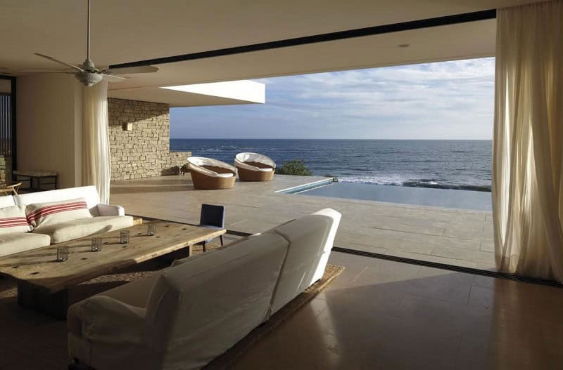 14 Astonishing Living Rooms With Breathtaking View