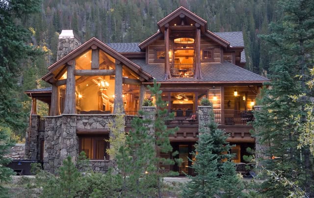 18 Extravagant Log House Designs That Will Leave You Speechless 10