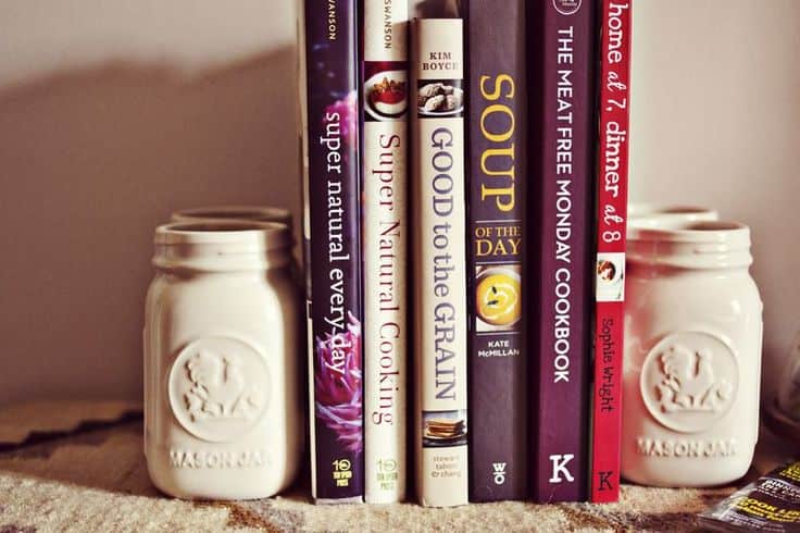 24 Fascinating DIY Bookends To Adorn Your Shelves 23