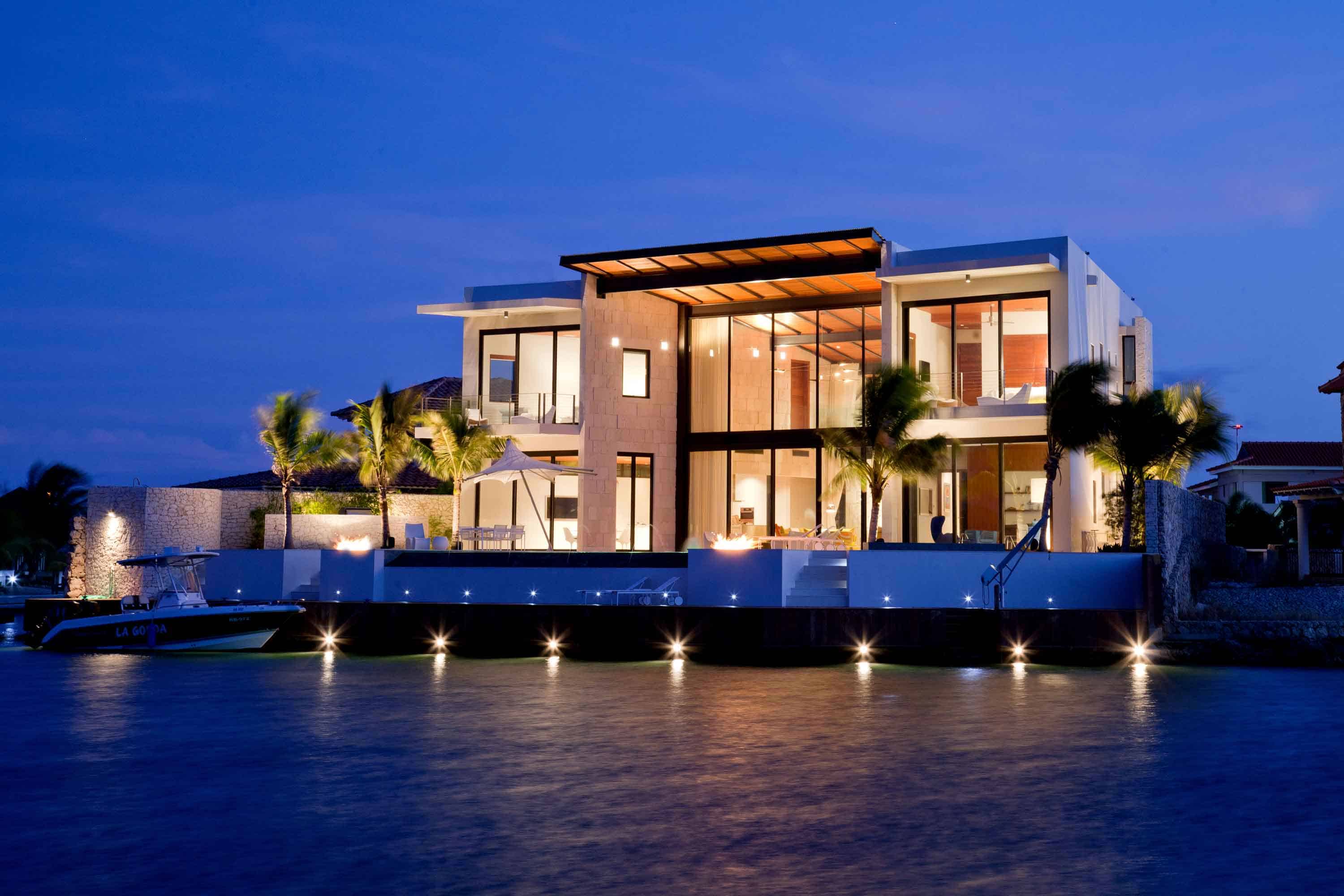 10 Jaw Dropping Luxury Villas Designs That Look Like Paradise 3