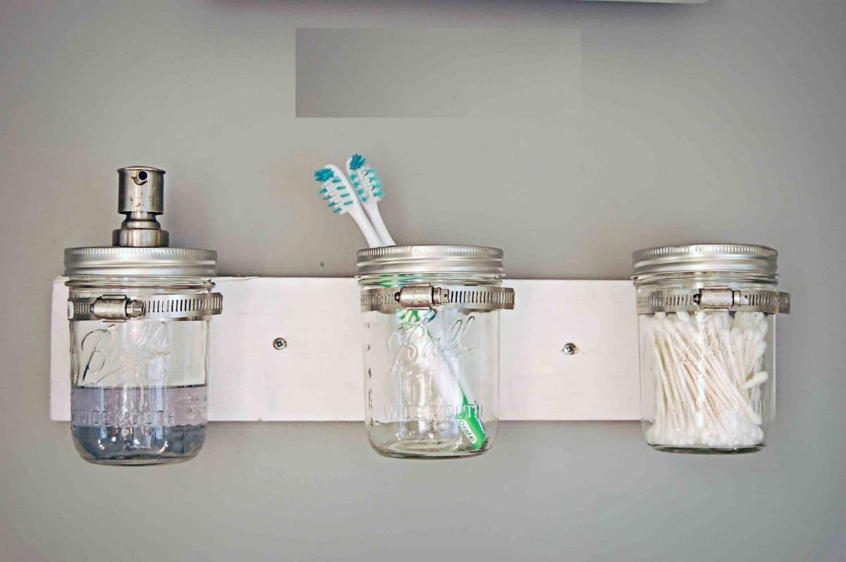 Top 17 Most Creative DIY Storage Solutions For Your Tiny Bathroom 4