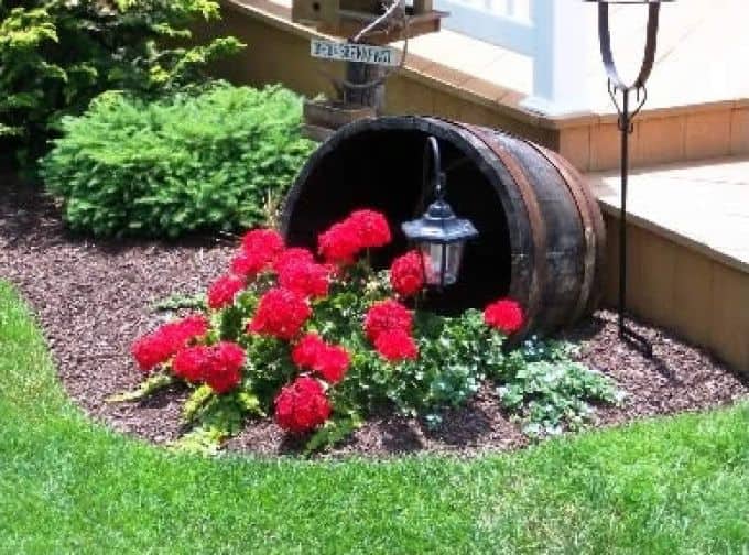 28 Truly Fascinating & Low Budget DIY Garden Art Ideas You Need To Make This Spring 4