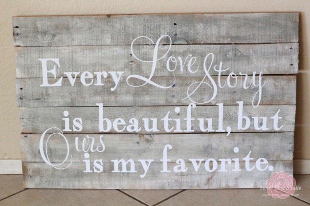 Spectacular DIY Pallet Art: 19 Brilliant Valentine's Day Decorations 8