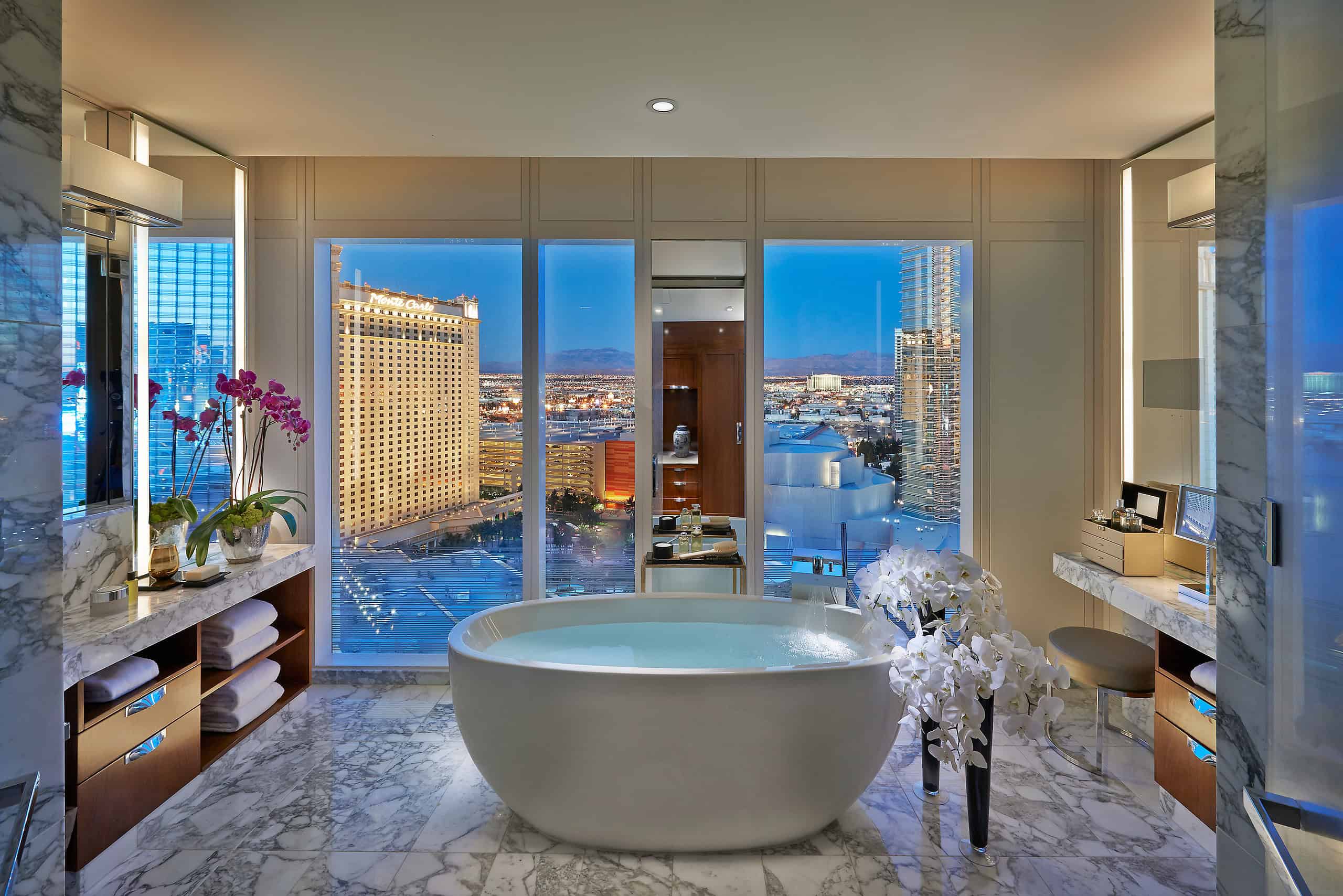 10 Beautiful Bathroom Designs With Round Bathtubs For Real Pleasure
