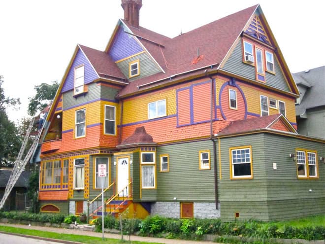 10 Extraordinary Colorful House Designs For All Those Who Think Outside The Box 9