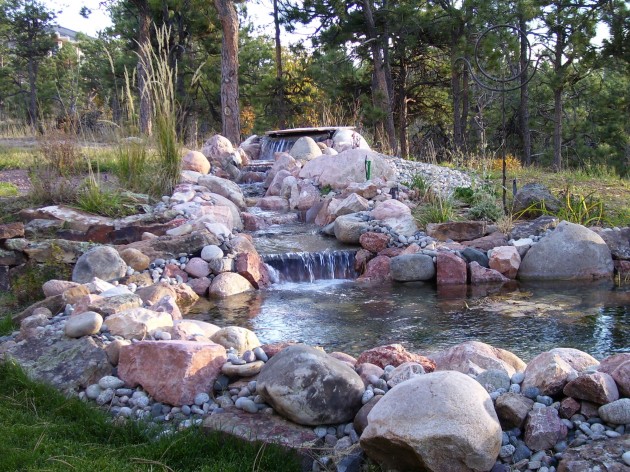 beyond-the-grid-landscaping-water-feature-boulder-pond