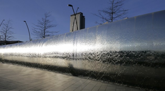 How Stainless Steel Water Features can Complement your Space Age Garden?