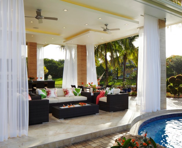 15 Striking Tropical Patio Designs That Make The View Even More Enjoyable