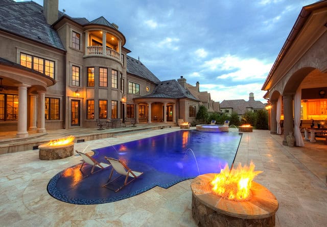 20 Sophisticated Outdoor Fire Pit Designs Near The Swimming Pool 18