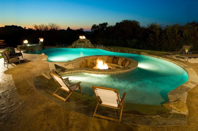 20 Sophisticated Outdoor Fire Pit Designs Near The Swimming Pool 4