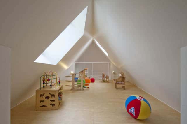 20 Comfortable Attic Playroom Design Ideas 6