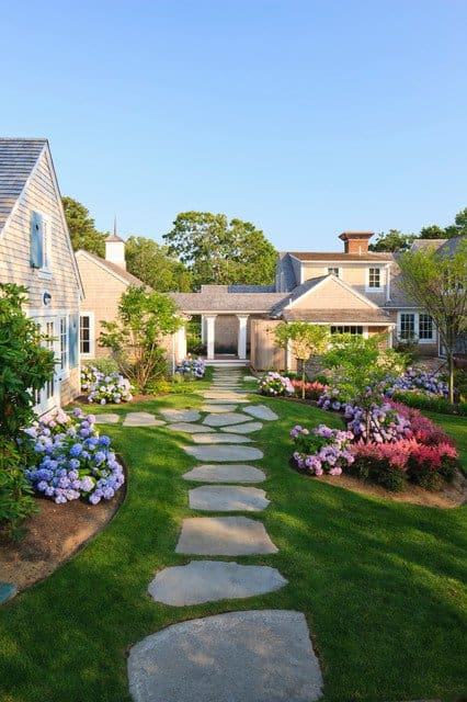 17 Tempting Front Yard Landscape Ideas For A Good Impression
