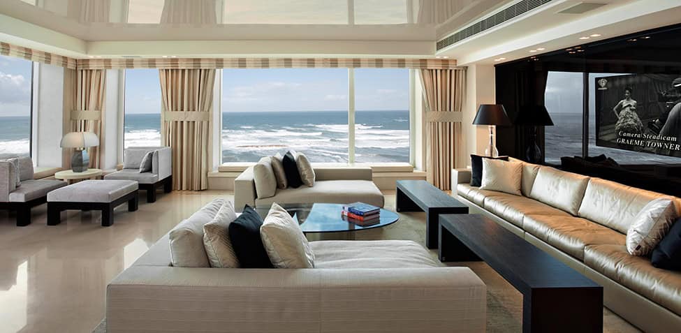 16 Jaw-Dropping Modern Living Room Designs With Amazing View 9