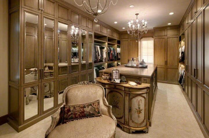 20 Extravagant Walk-In Closets That Will Amaze You 10
