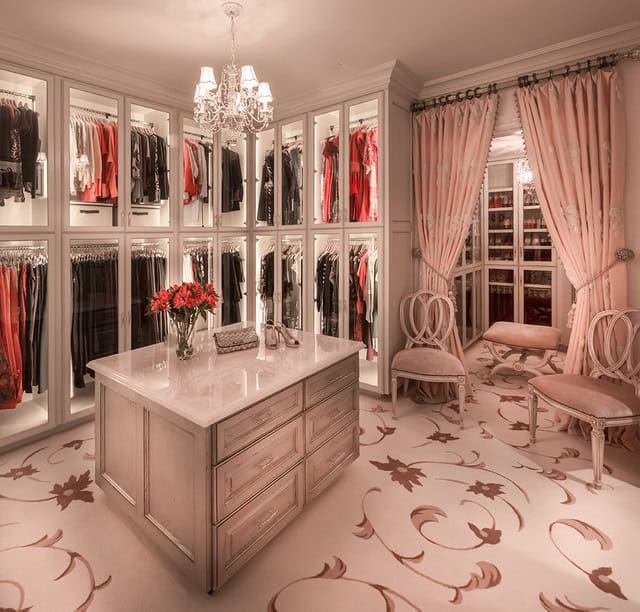 20 Extravagant Walk-In Closets That Will Amaze You 12