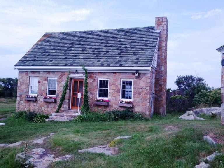 15 Lovely Small Cottages That Will Catch Your Eye 15