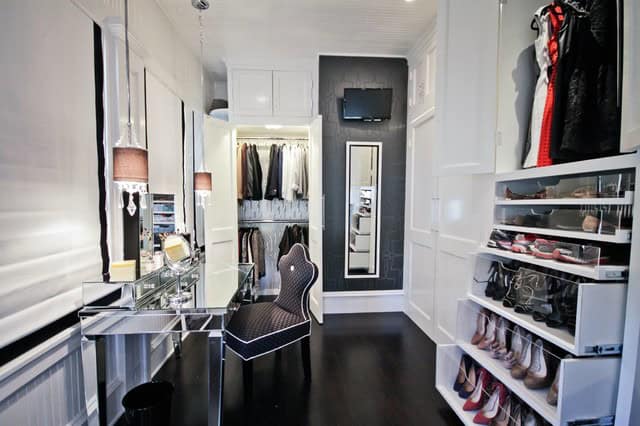 20 Extravagant Walk-In Closets That Will Amaze You 16