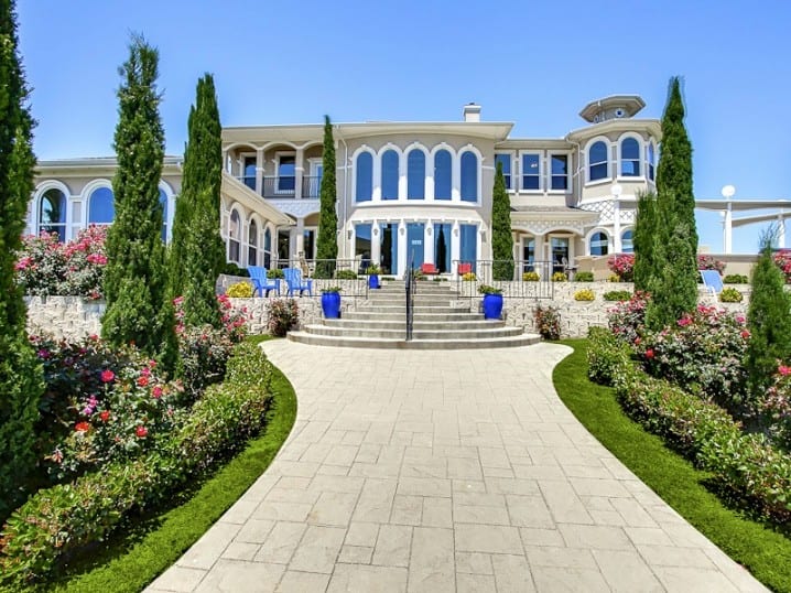 18 Gorgeous Mansion Houses That Will Leave You Speechless 16