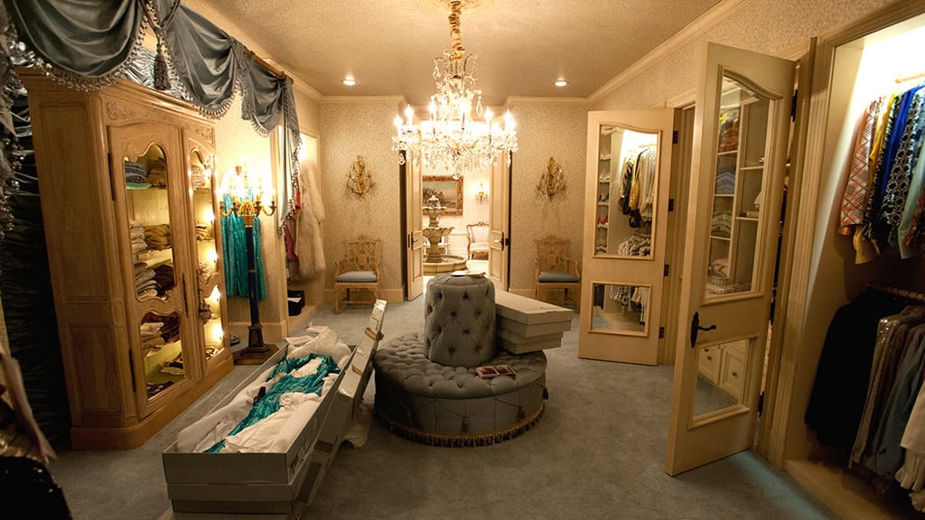20 Extravagant WalkIn Closets That Will Amaze You
