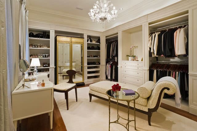 20 Extravagant Walk-In Closets That Will Amaze You 17