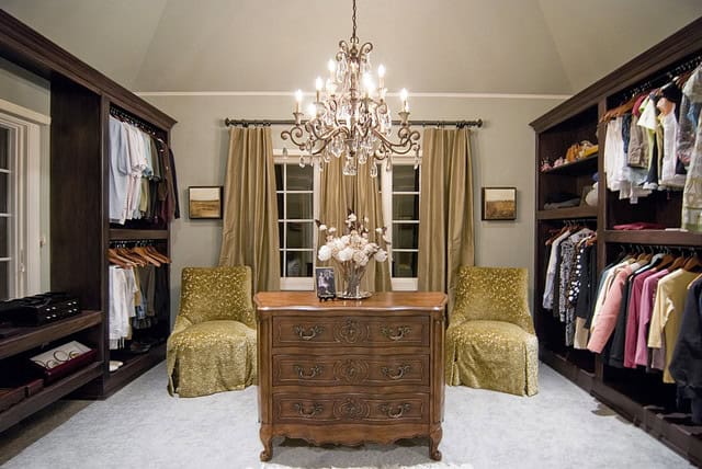 20 Extravagant Walk-In Closets That Will Amaze You 18