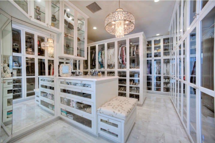 20 Extravagant Walk-In Closets That Will Amaze You 20
