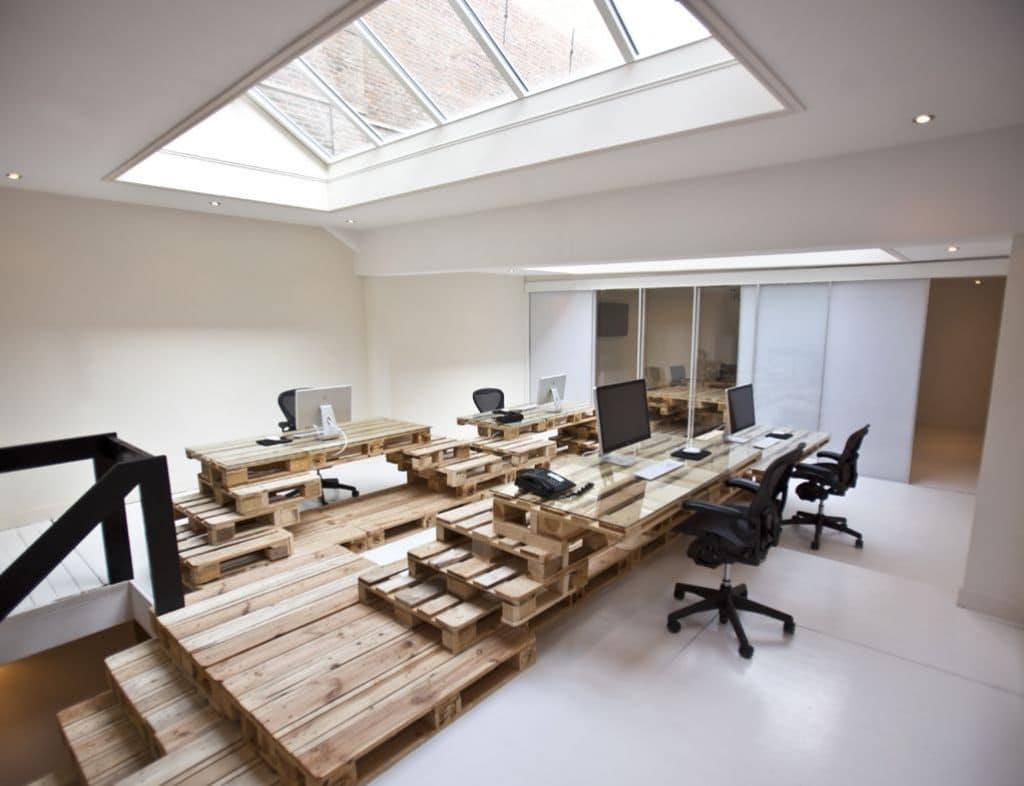 16 Alluring Home Office Deisngs With Skylights 2