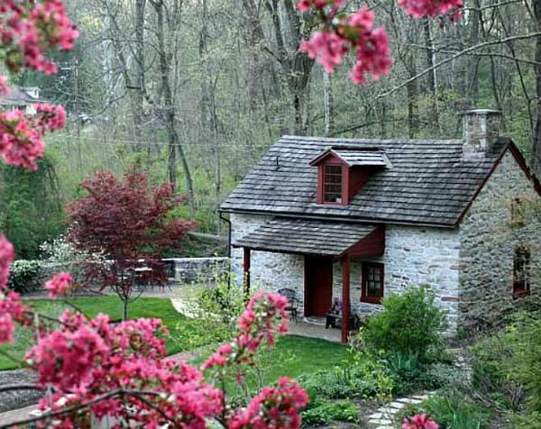 15 Lovely Small Cottages That Will Catch Your Eye 2