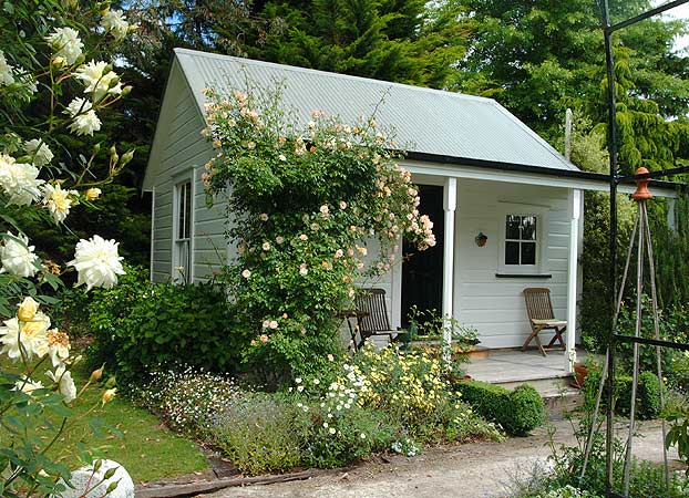 15 Lovely Small Cottages That Will Catch Your Eye 4