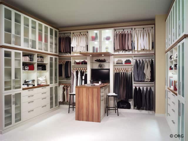 20 Extravagant Walk-In Closets That Will Amaze You 5