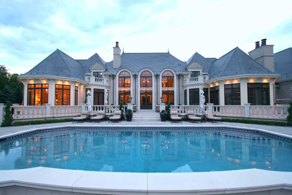 18 Gorgeous Mansion Houses That Will Leave You Speechless 5